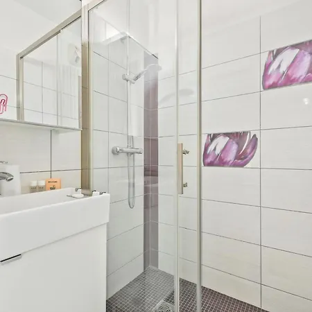 In With Swimming Pool And Balcony Hyeres