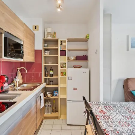 In With Swimming Pool And Balcony Apartment *