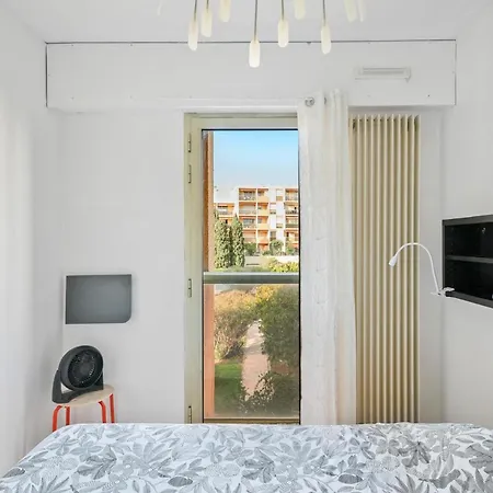 In With Swimming Pool And Balcony Hyeres