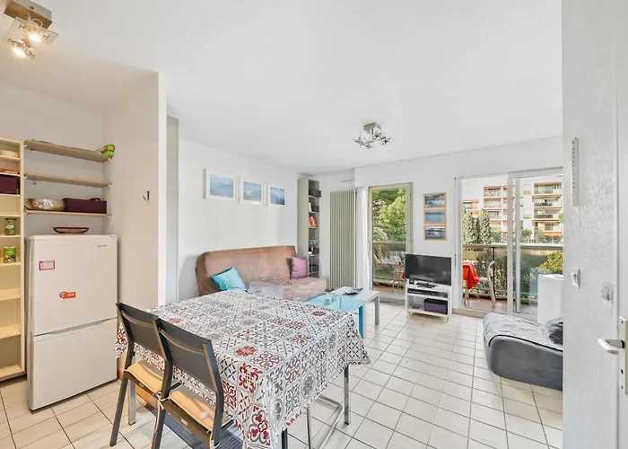 Apartment In With Swimming Pool And Balcony