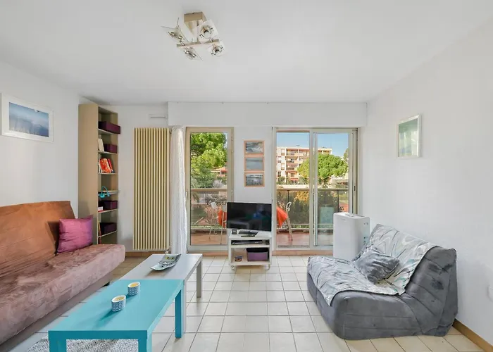 Apartment In With Swimming Pool And Balcony Hyeres