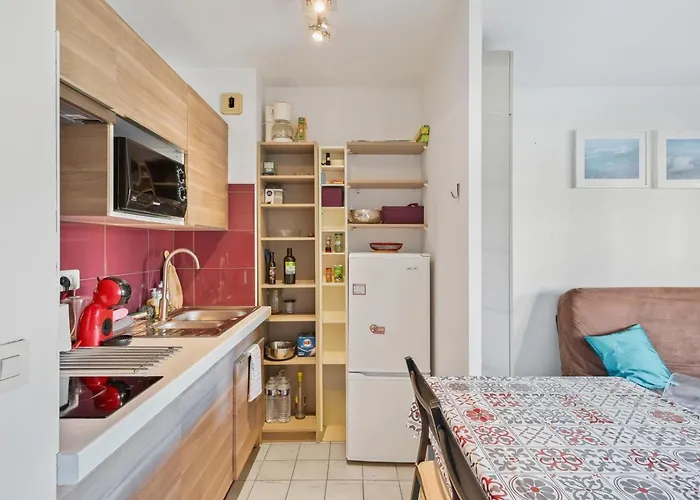 In With Swimming Pool And Balcony Apartment *