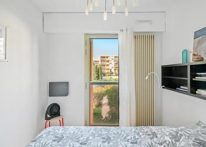 In With Swimming Pool And Balcony Hyeres