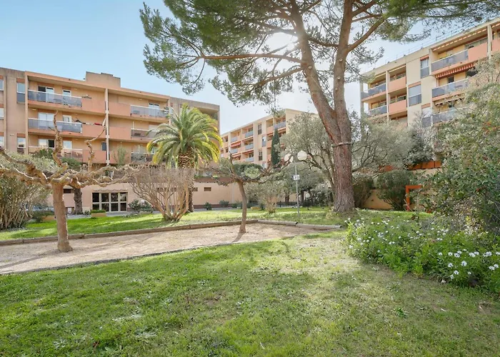 In With Swimming Pool And Balcony * Hyeres