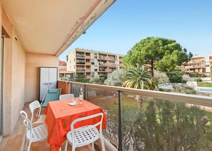 Apartment In With Swimming Pool And Balcony Hyeres
